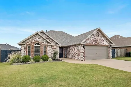 Greenway Getaway: Central to NWA & on the Razorback Greenway Отели в г. Роджерс