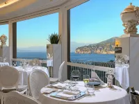 Grand Hotel Capodimonte Отели рядом с достопримечательностью «Пляж Леонеллис»