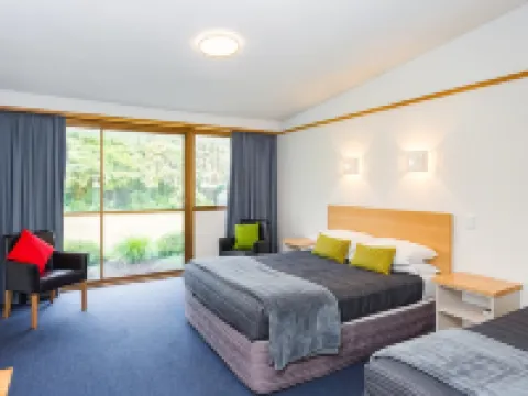 The Redwood Hotel Hotels near Groynes