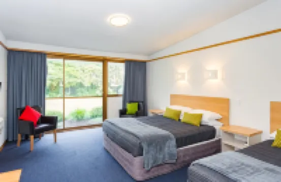 The Redwood Hotel Hotels near Groynes