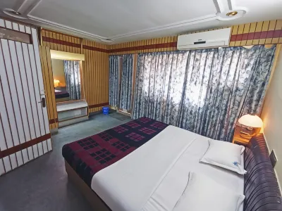 Hotel Chetana Hotels near Shree Jayadeva Murugharajendra Bronze Statue