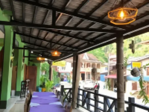 Phonemany Guesthouse Hotels in Pakbeng