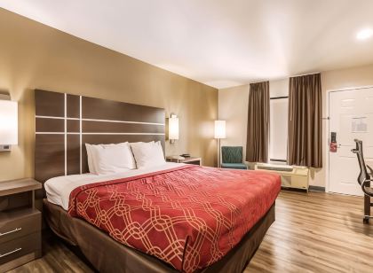Econo Lodge Inn & Suites