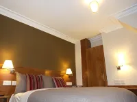 Leith House Hotels near ليث