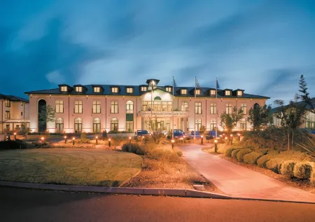 Vale Resort Отели в г. Коубридж вит Лланблтиан