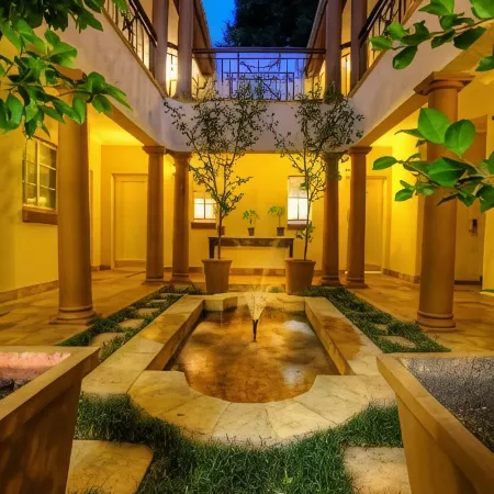 10 2nd Avenue Houghton Estate by Dream Resorts Отели рядом с достопримечательностью «Браамфонтейн»