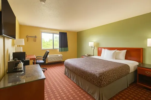 Days Inn by Wyndham Morton Hotels in Elm Grove Township
