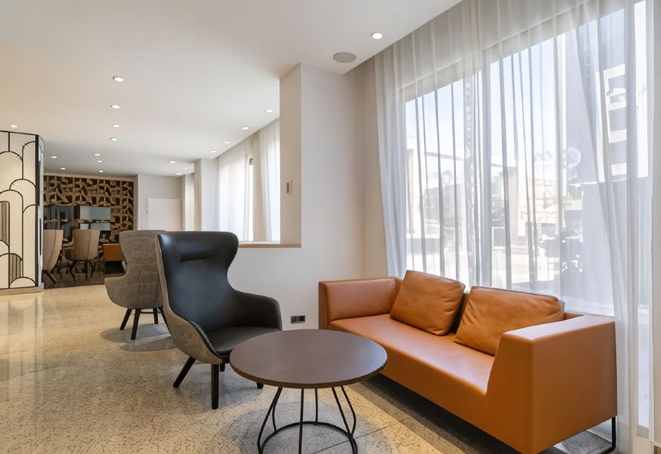 3. 엑세 플라자 호..