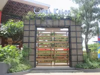 Metland Hotel Bekasi Hotels near Cibeureum Lake