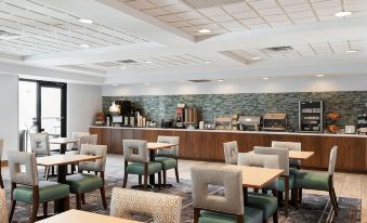 La Quinta Inn & Suites by Wyndham Omaha Airport Downtown