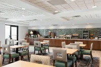 La Quinta Inn & Suites by Wyndham Omaha Airport Downtown Hotels in Carter Lake
