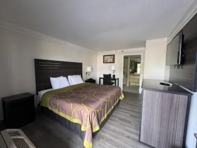 Super 8 by Wyndham Savannah Hotels in Savannah