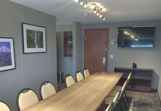 컨트리 인 & 스위트 바이 래디슨 포틀랜드 델타 파크 OR