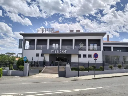 Albergaria D. Dinis Hotel Отели в г. Сертан