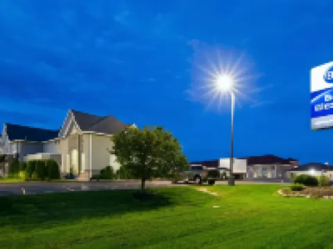 Best Western Crown Inn  Suites Hotels in Batavia