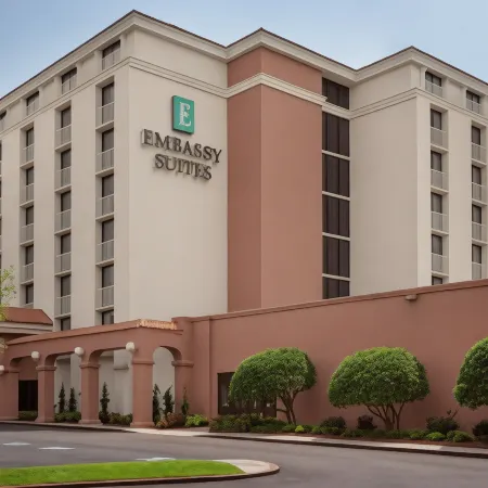 Embassy Suites by Hilton Baton Rouge Отели рядом с достопримечательностью «Tin Roof Brewing Co LLC»