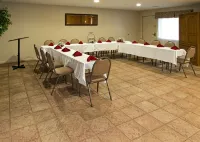 Econo Lodge Inn & Suites Columbus Near Fort Benning