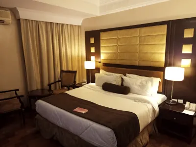 Owu Crown Hotel - Deluxe/Twin Bed Room Hotels in 