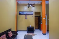 RedDoorz Syariah Near Exit Toll Ngemplak Solo Hotels in Colomadu