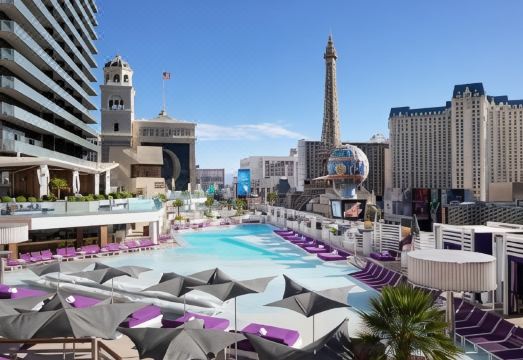 3. 더 코스모폴리탄..