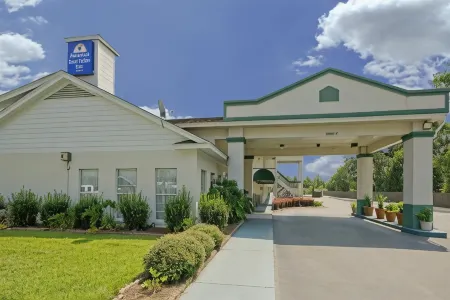 Motel 6 Marianna, FL Отели рядом с достопримечательностью «Stay N Go RV»