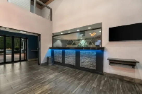 Best Western Bradbury Inn  Suites