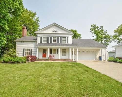 Large Family Lakehouse on the Coast with Stunning Water Views Hotels in Ashtabula