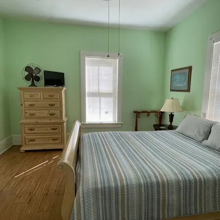 Charming 1930's house only a few blocks from the St. Johns River!