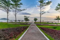 Sanya Golden Elephant Hotel (Dadonghai Summer Department Store) - Inns