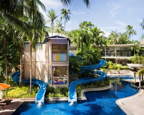 Holiday Inn Resort PHUKET SURIN BEACH by IHG Hôtels à proximité de : Plage de Laem Sing