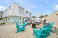 Newly Renovated Large 4BR w/ Pool - Walk to Gated beach - 4 stjerner