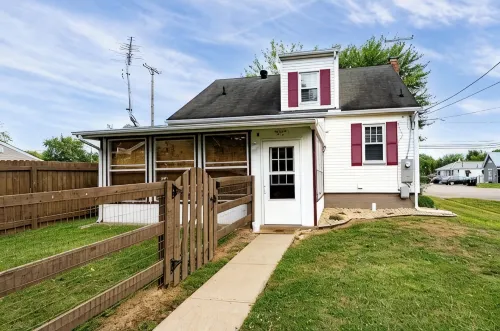 Full basement apartment quiet comfy 1-bedroom with Hot tub and fireplace - 2-Sterne