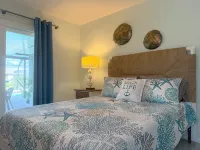 House on a Canal with Private Heated Pool, Pool Table, Ping Pong - 3-Star
