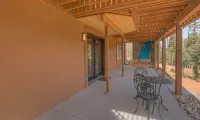 Lakefront duplex property, nicely finished. 2 bedroom and queen size hide-a-bed.