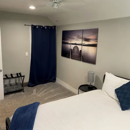 Unique Apartment above Lake Time Brewery in Downtown Clear Lake Отели в г. Клир Лейк