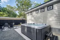 Southern Charm - Near Main with Hot Tub - 4-Star