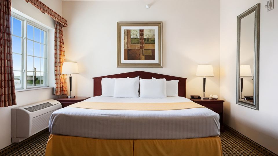 Days Inn & Suites by Wyndham Columbus NE