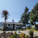 Adele's Oceanside Retreat Brookings w/ Private Beach Access Kid & Pet friendly! - 3 ดาว