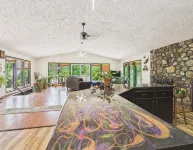 3-bedroom Pet Friendly home on 14 acres with trails and seasonal creeks. - Wifi