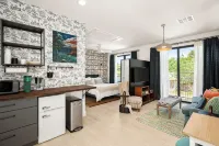 Stylish Bungalow Near Everything in East Austin! - Condos