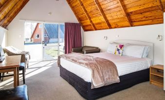 Mountain Chalets Motel