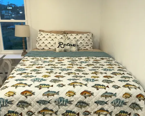 Riverside Retreat, a charming studio near Oakmont and Pittsburgh with WiFi, AC Hotels in Harmar Township
