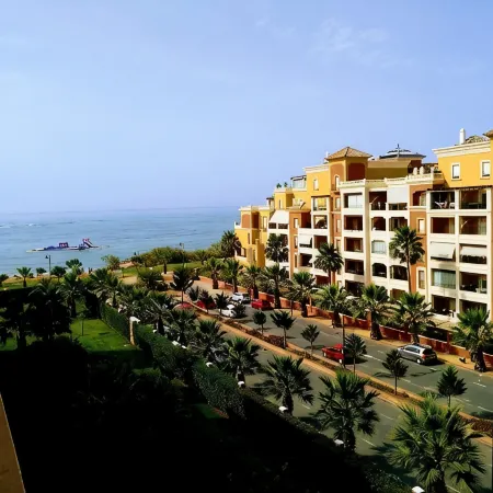 LUXURY APARTMENT FRONT LINE BEACH. SEA VIEWS