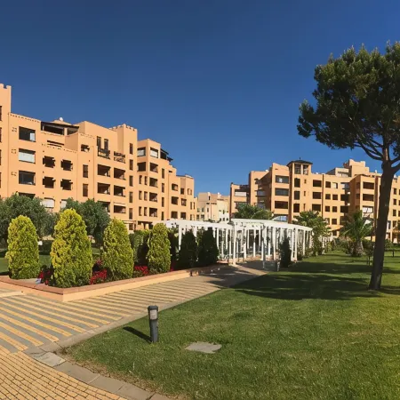 LUXURY APARTMENT FRONT LINE BEACH. SEA VIEWS