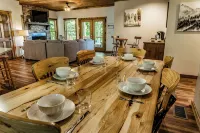 Elegant Mountain Escape - Luxe Cabin w/ Hot Tub, Firepit & Dog Friendly - 4-Star