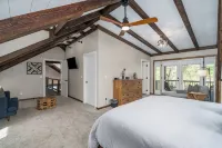 The Grande Lodge- Riverfront, Fiber, HotTub, Fish, DogOK, Game Room, Movie Room - 4-Sterne
