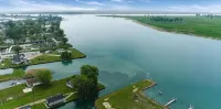 Spacious Home Off Lake St Clair On Harsens Island - Homestays