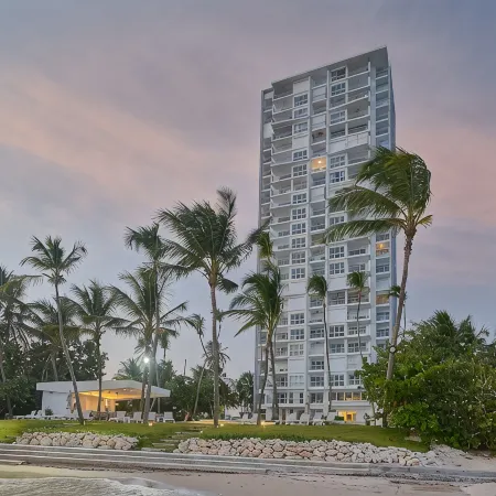 Caribbean Sunshine Breath Beachfront Apartment
