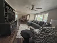 Emerald & Ivory Cottage - 2-Star