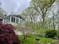 Enchanting Lake front chalet with backyard and fire pit. Dog friendly.